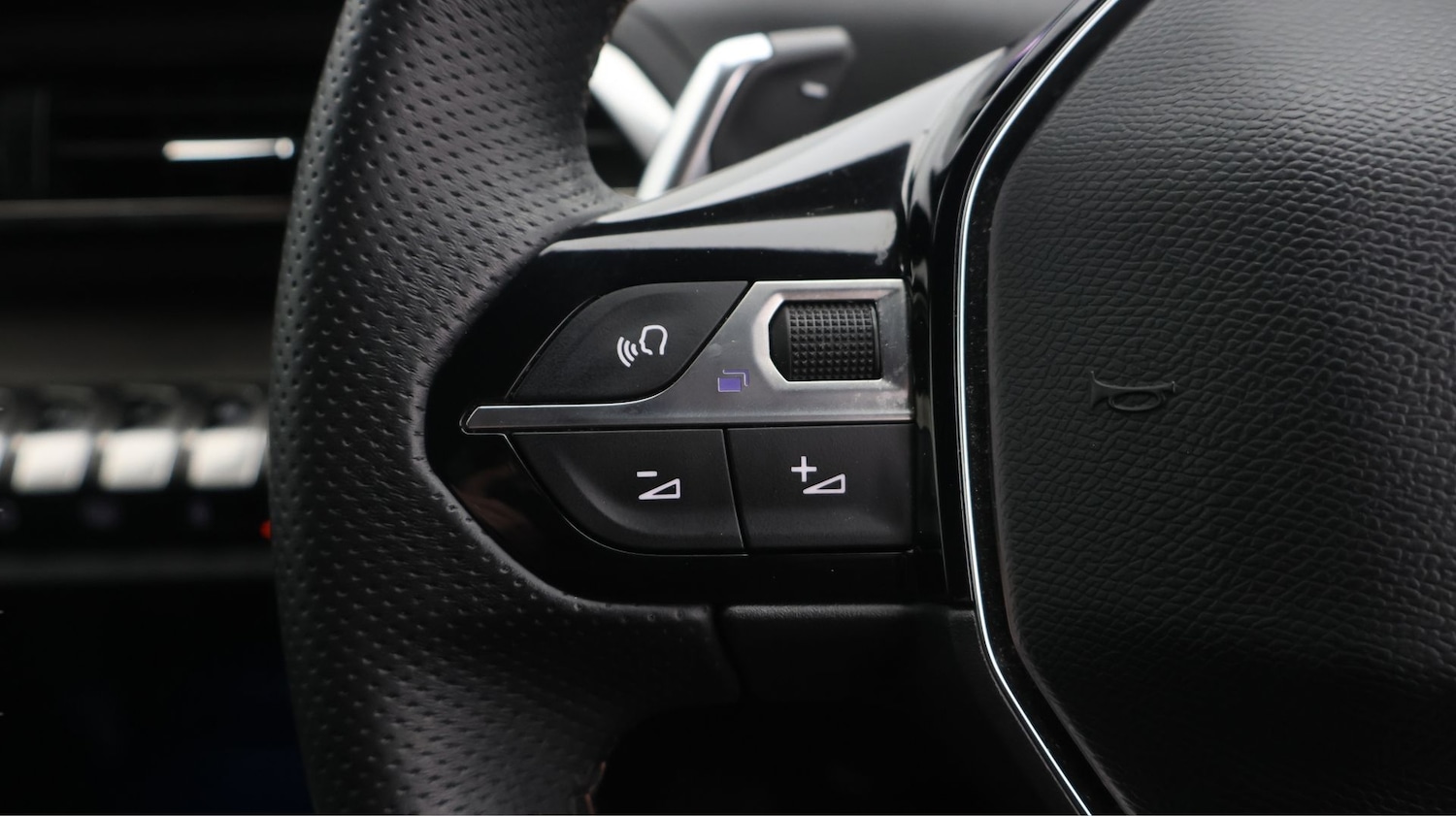 Used Peugeot 5008 2023 for sale - 77581903: Photo 24