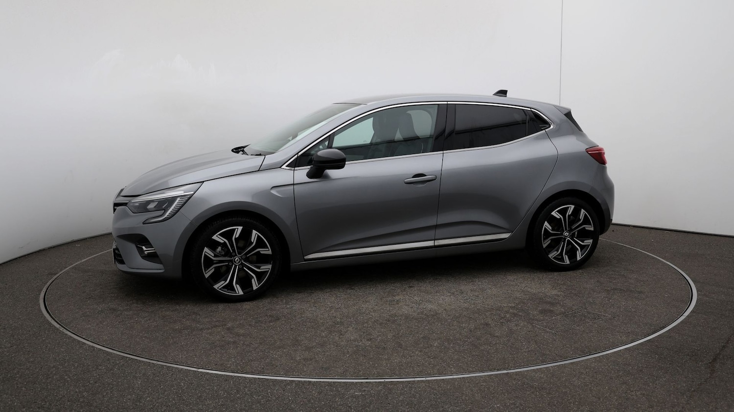 Used Renault Clio for sale - 76810382: Photo 57