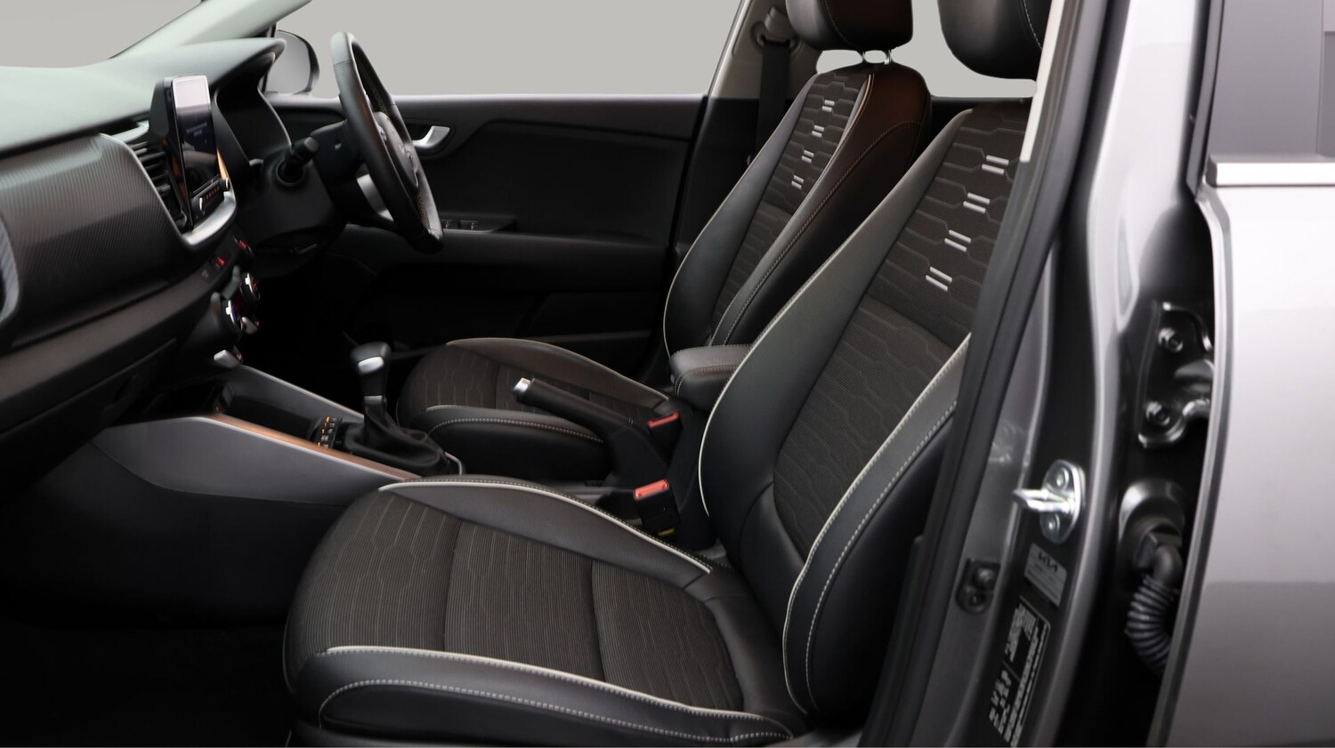 Used Kia Stonic 2024 for sale - 77888302: Photo 14