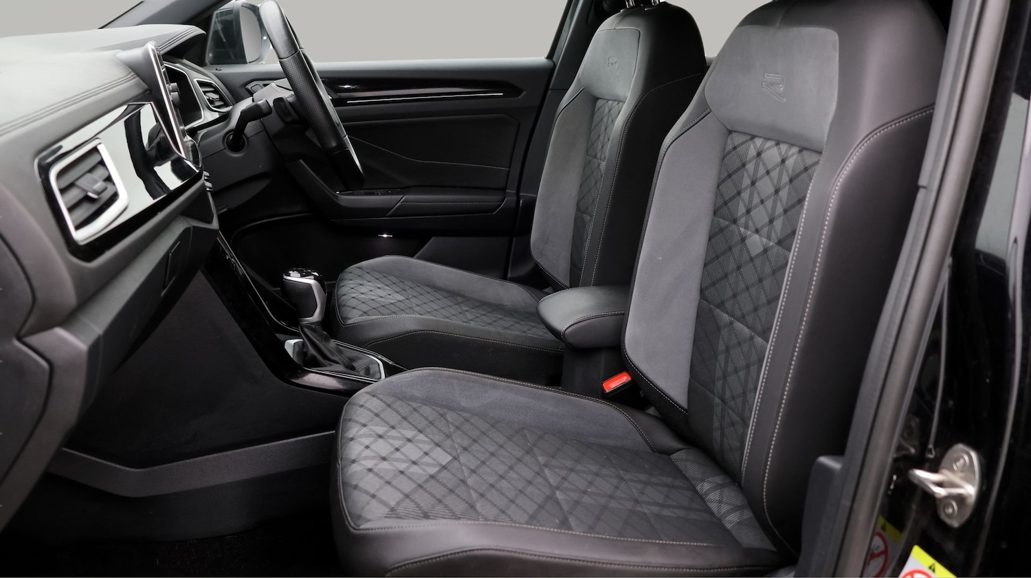 Used Volkswagen T-Roc 2023 for sale - 77381124: Photo 14