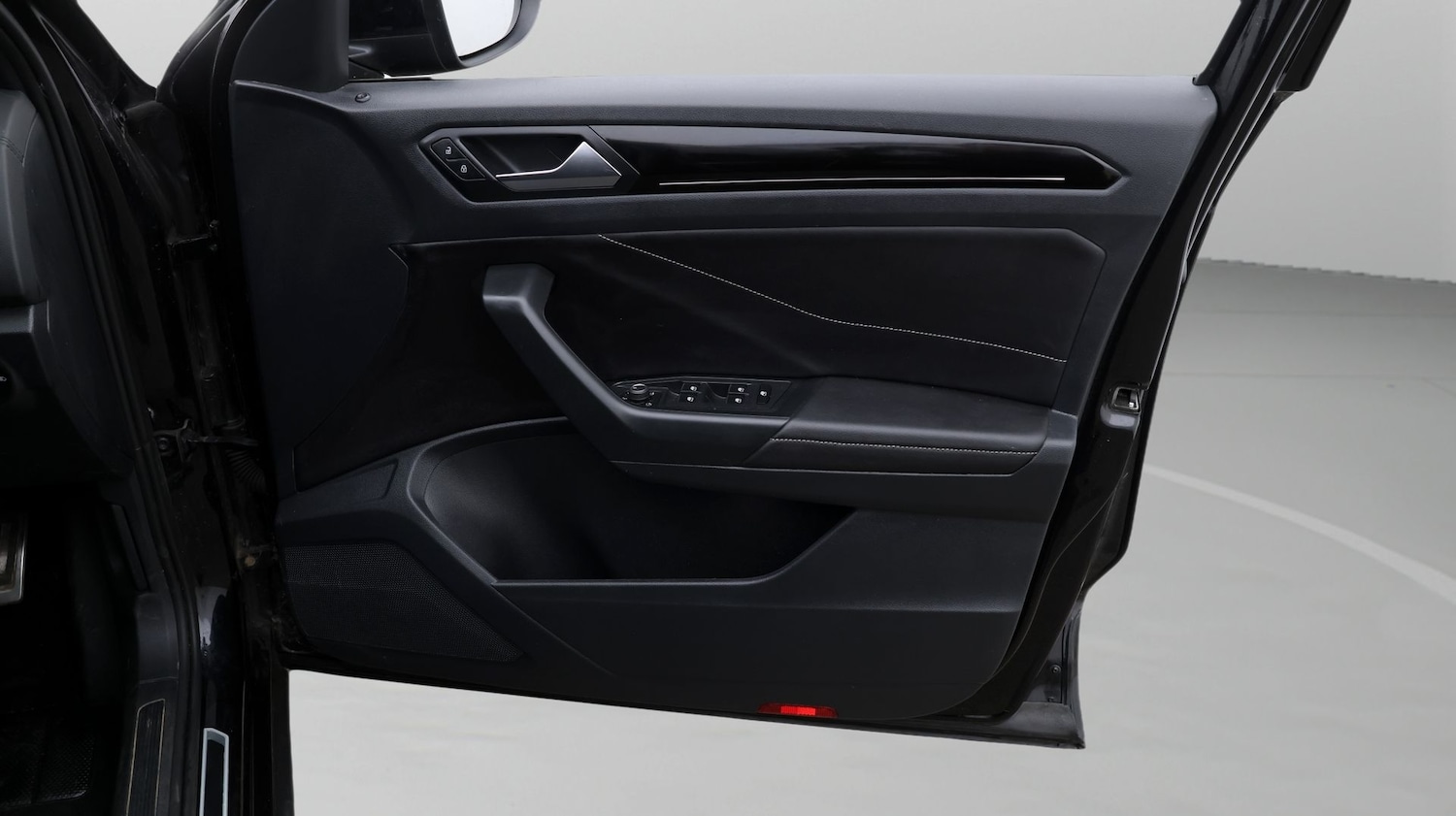 Used Volkswagen T-Roc 2023 for sale - 77381124: Photo 15