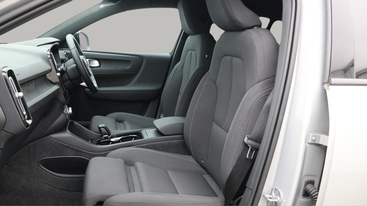 Used Volvo XC40 2023 for sale - 76457963: Photo 15