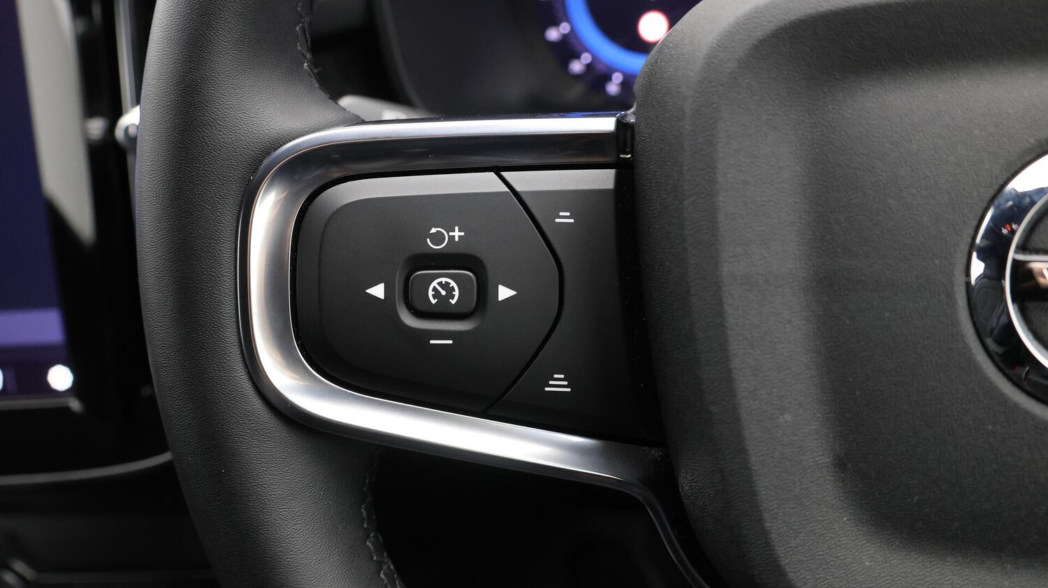 Used Volvo XC40 2023 for sale - 76457963: Photo 24