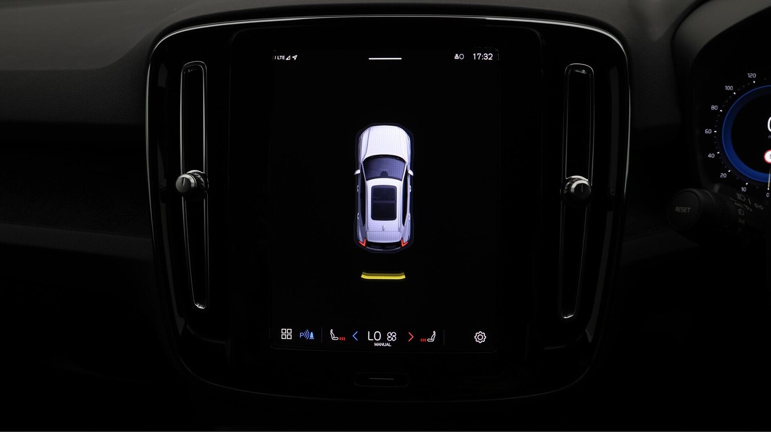 Used Volvo XC40 2023 for sale - 76457963: Photo 26