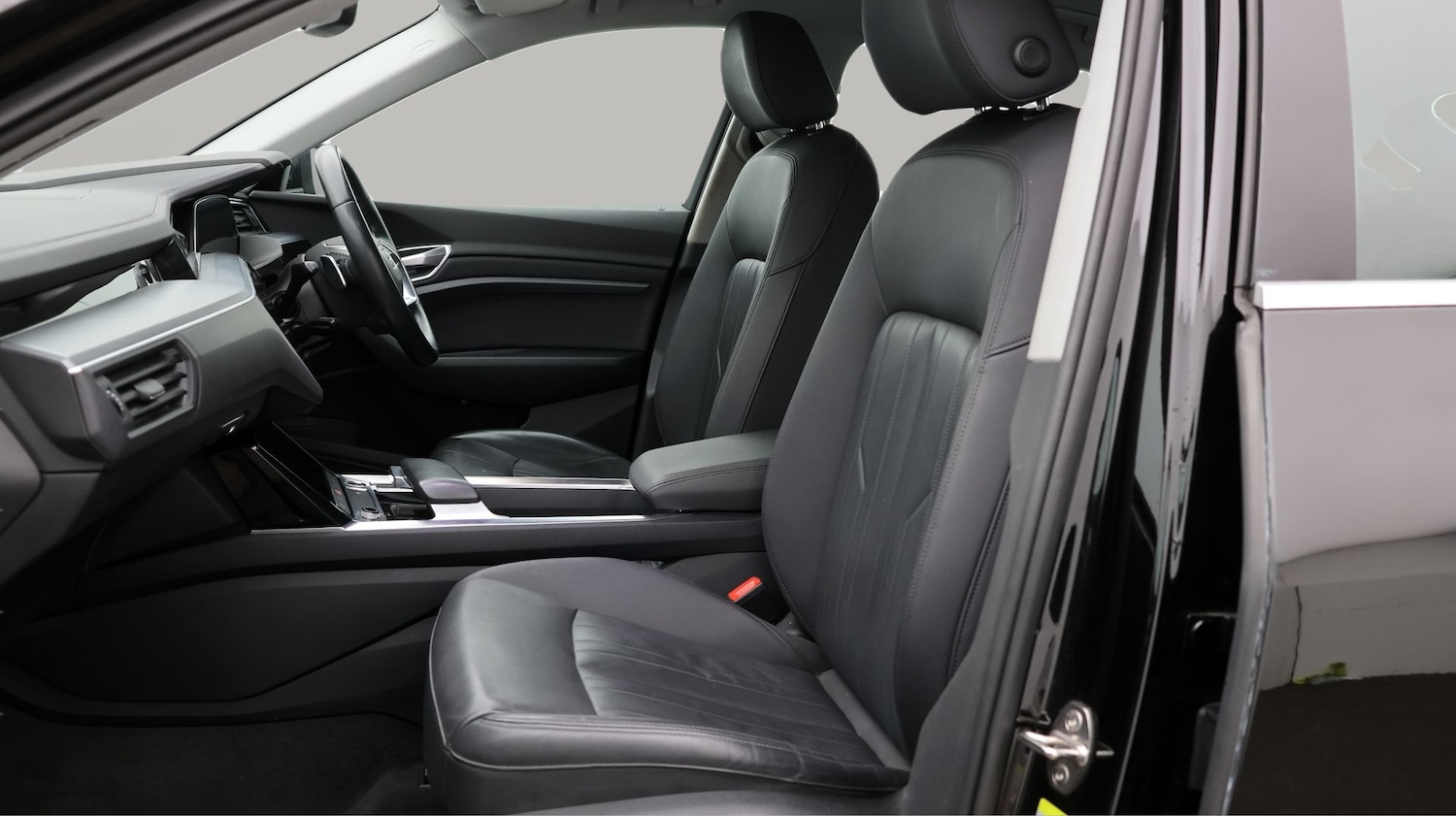 Used Audi e-tron 2021 for sale - 77610163: Photo 14