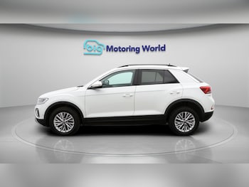 Used Volkswagen T-Roc 2023 for sale - 77482610: Photo