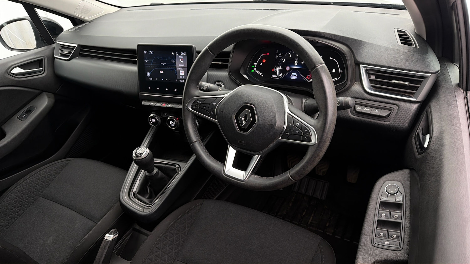 Used Renault Clio 2023 for sale - 77973845: Photo 9