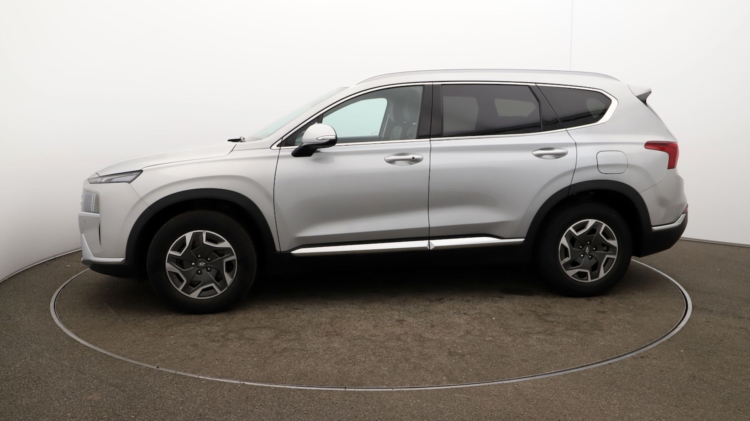 Used Hyundai Santa Fe 2023 for sale - 77012216: Photo 61