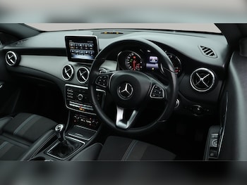 Used Mercedes-Benz CLA 2018 for sale - 76167081: Photo 2