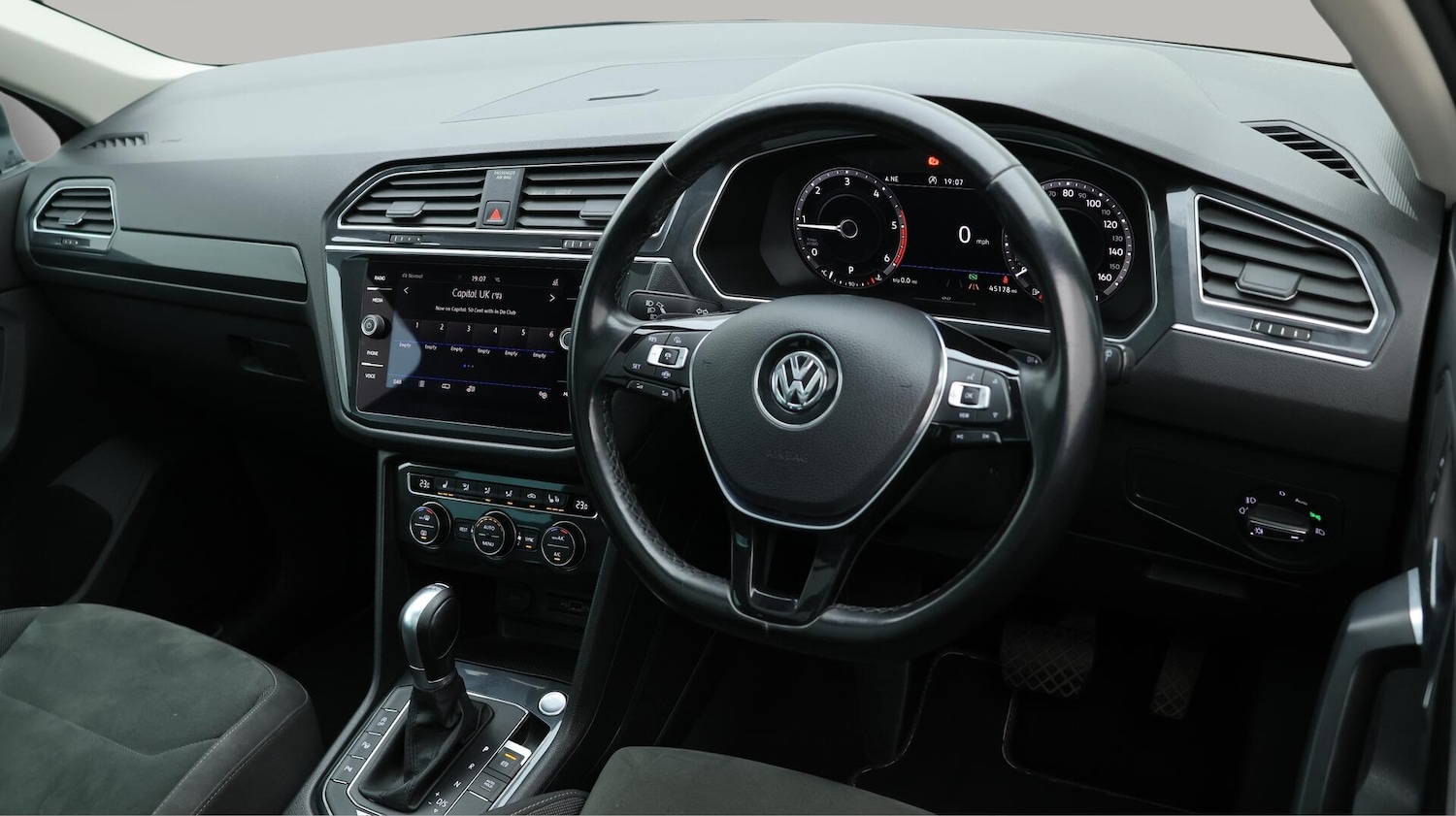 Used Volkswagen Tiguan 2018 for sale - 76122100: Photo 10
