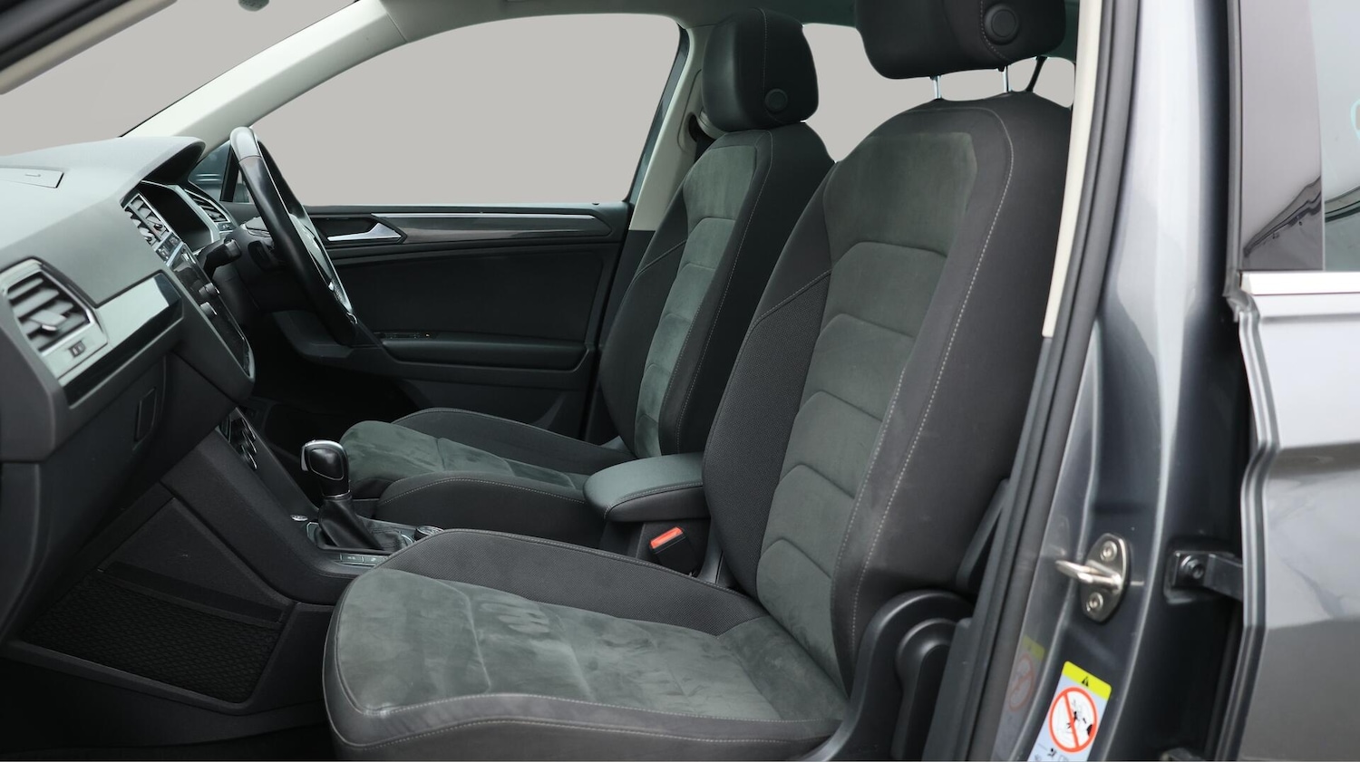 Used Volkswagen Tiguan 2018 for sale - 76122100: Photo 15