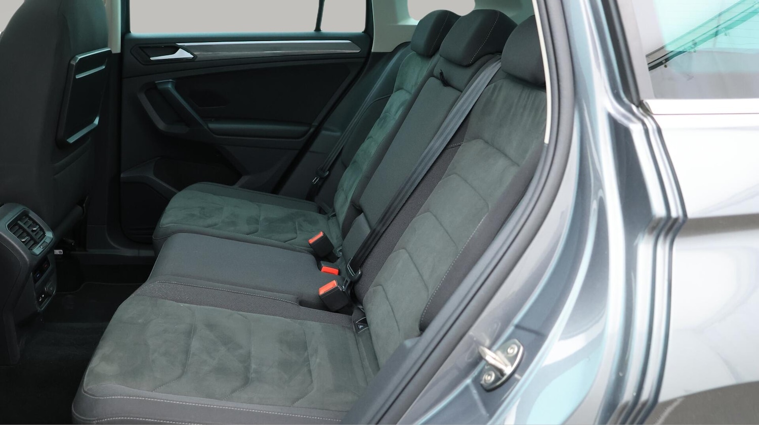 Used Volkswagen Tiguan 2018 for sale - 76122100: Photo 17