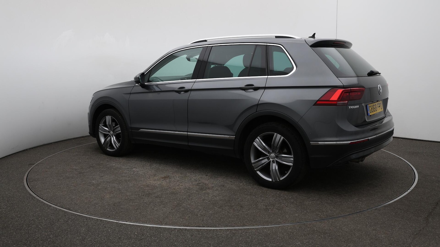Used Volkswagen Tiguan 2018 for sale - 76122100: Photo 38