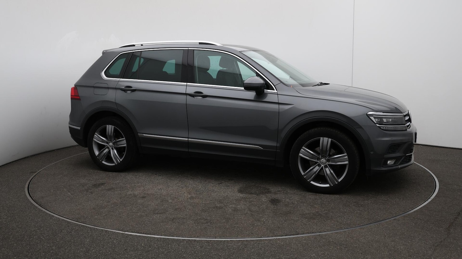 Used Volkswagen Tiguan 2018 for sale - 76122100: Photo 49