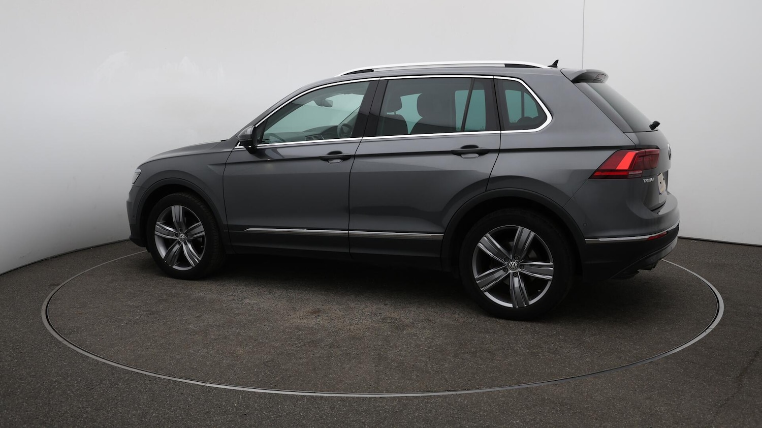 Used Volkswagen Tiguan 2018 for sale - 76122100: Photo 50