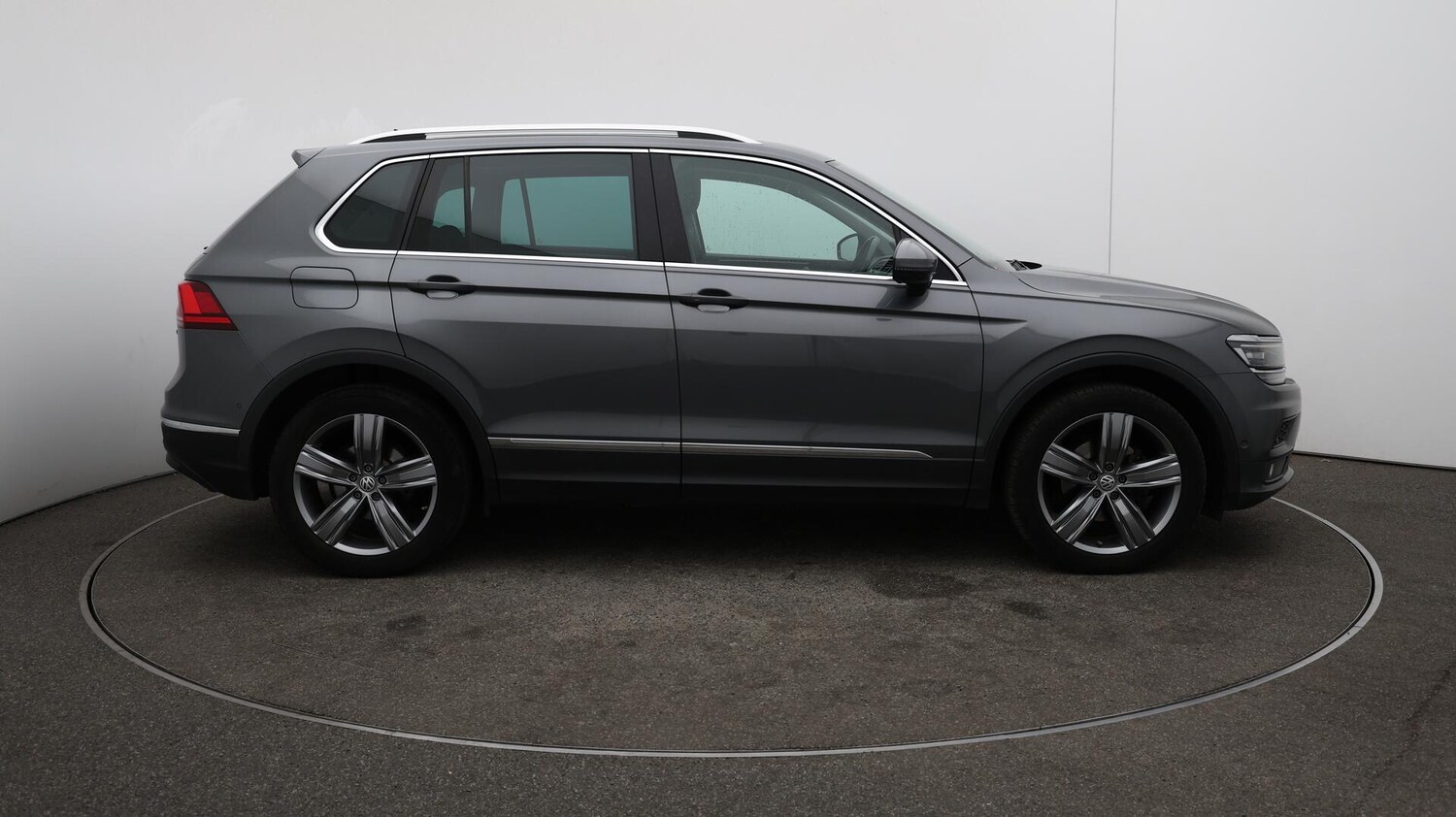 Used Volkswagen Tiguan 2018 for sale - 76122100: Photo 52