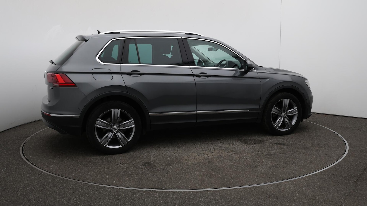 Used Volkswagen Tiguan 2018 for sale - 76122100: Photo 54