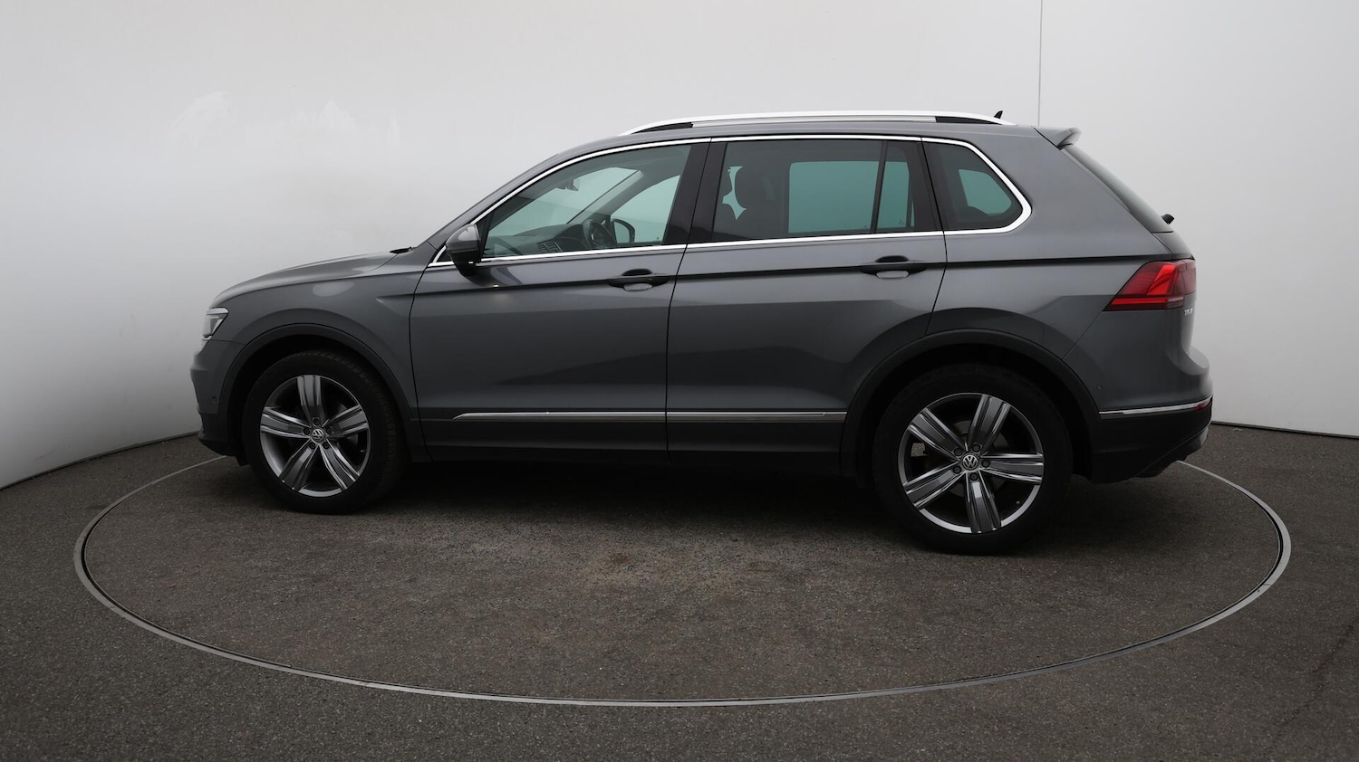Used Volkswagen Tiguan 2018 for sale - 76122100: Photo 61