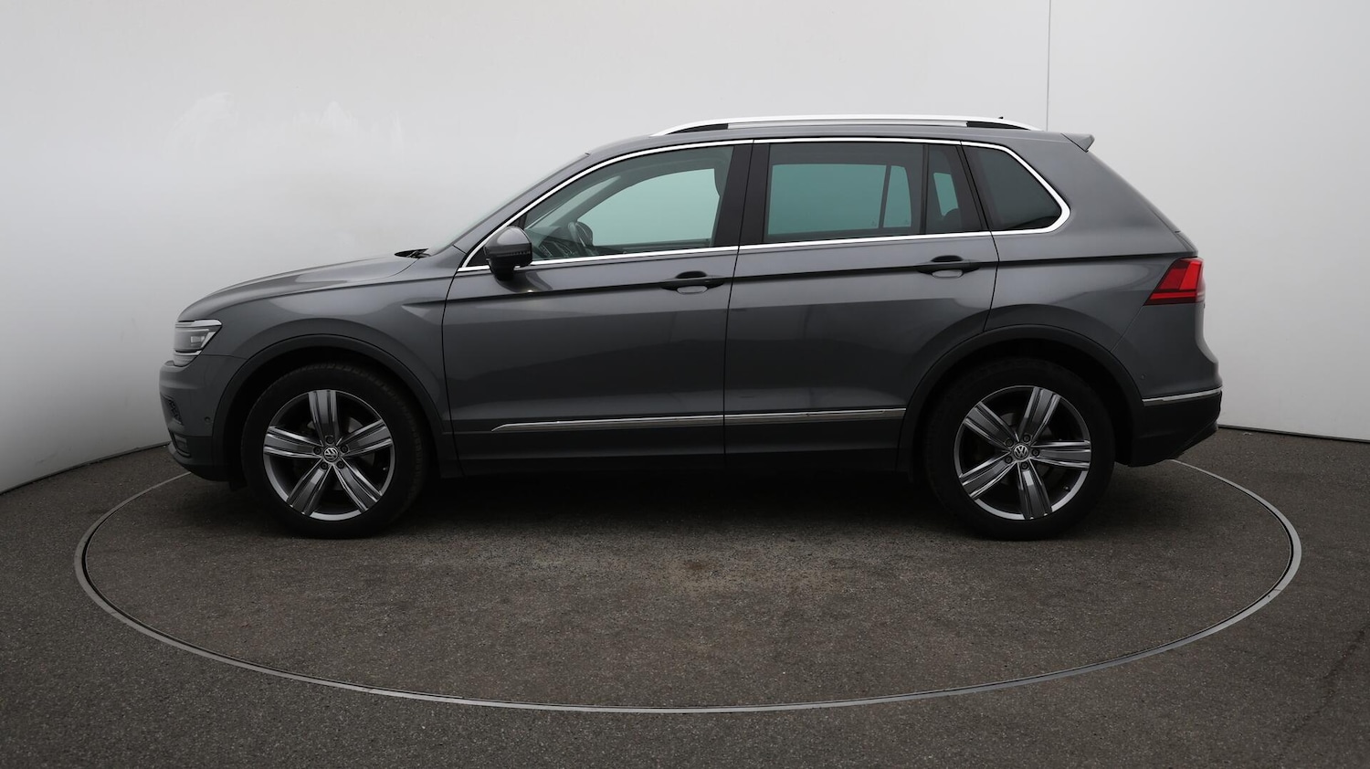 Used Volkswagen Tiguan 2018 for sale - 76122100: Photo 67