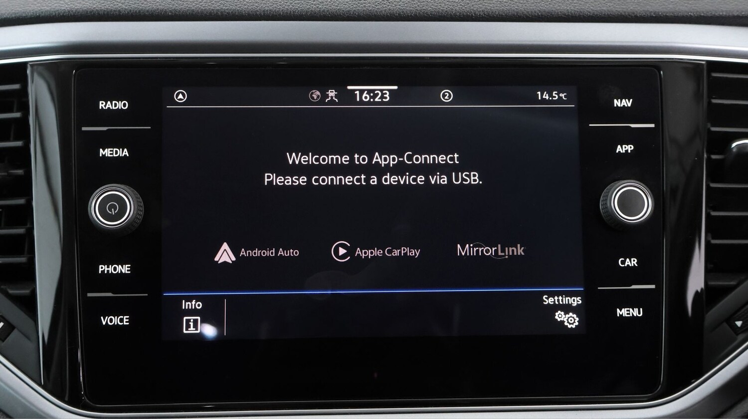 Used Volkswagen T-Roc for sale - 78012459: Photo 23