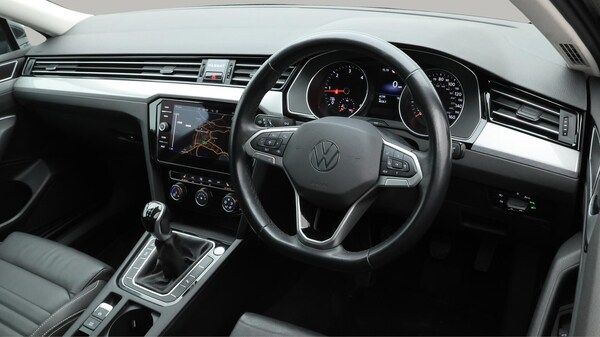 Used Volkswagen Passat 2022 for sale - 76158988: Photo 2