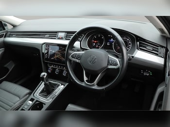 Used Volkswagen Passat 2022 for sale - 76158988: Photo 2