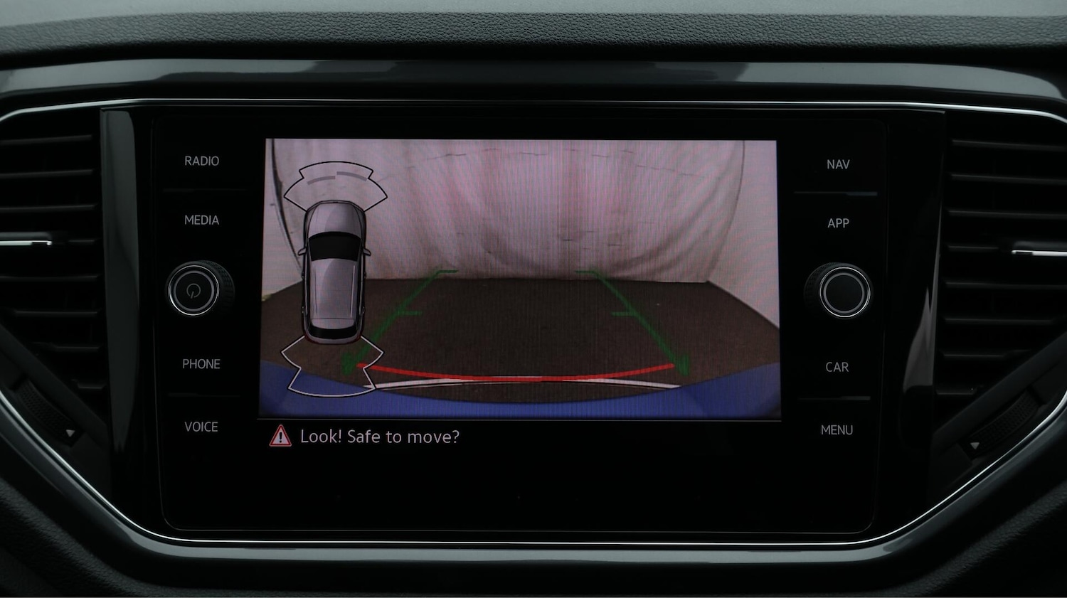 Used Volkswagen T-Roc 2021 for sale - 76153125: Photo 25