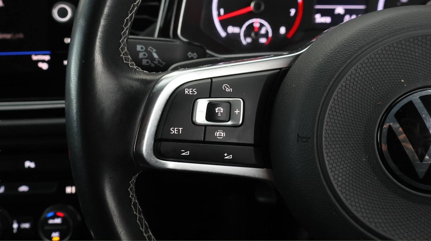 Used Volkswagen T-Roc 2021 for sale - 77935878: Photo 21