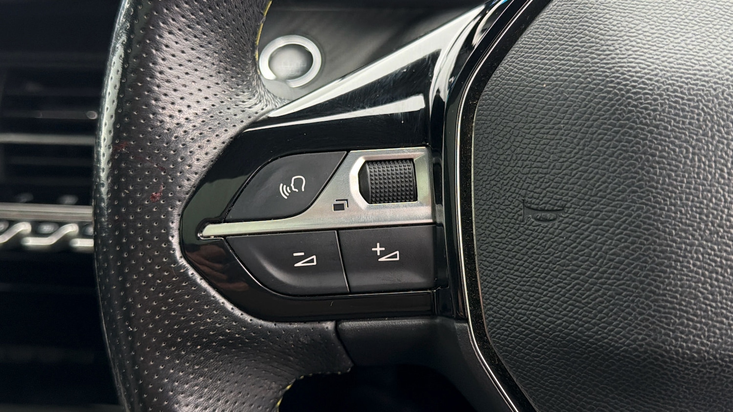 Used Peugeot 2008 2021 for sale - 78210373: Photo 23