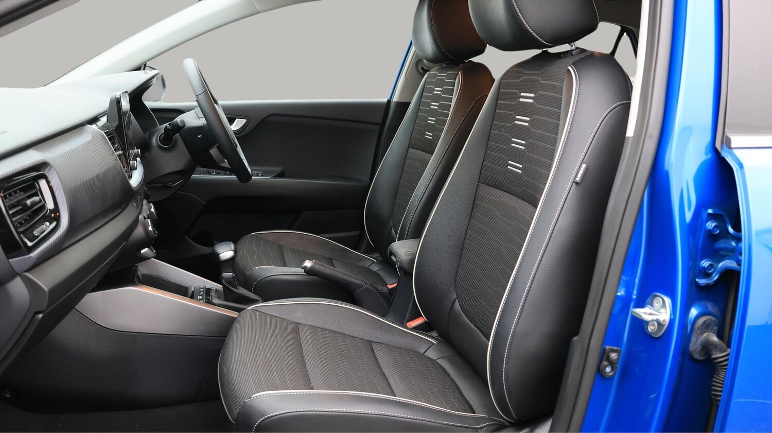 Used Kia Stonic 2022 for sale - 76408949: Photo 15