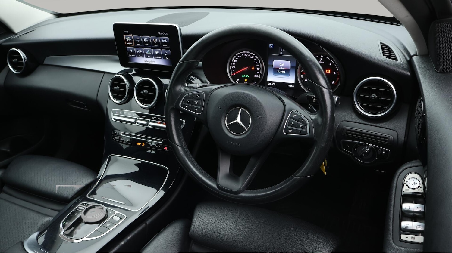 Used Mercedes-Benz C-Class 2018 for sale - 76109707: Photo 11