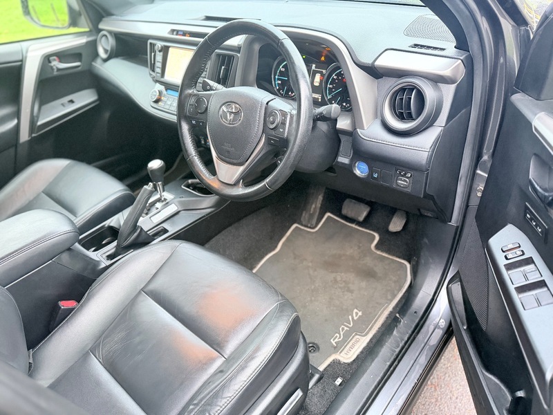 Used Toyota RAV4 2017 for sale - 76884569: Photo 11