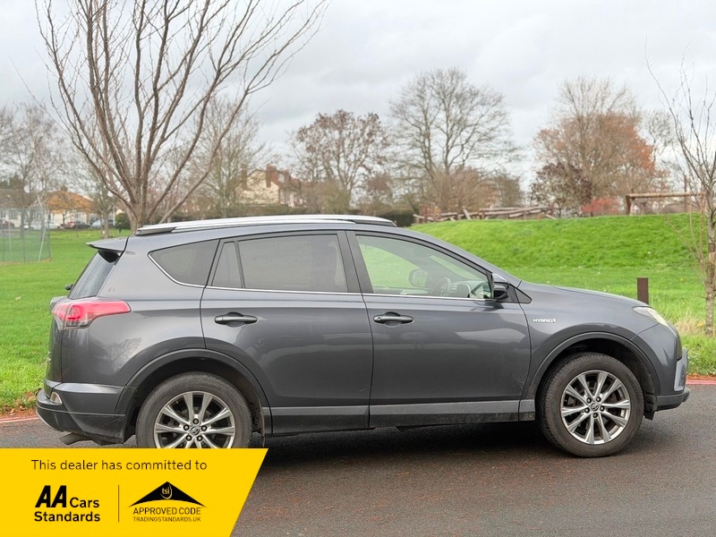 Used Toyota RAV4 2017 for sale - 76884569: Photo 2