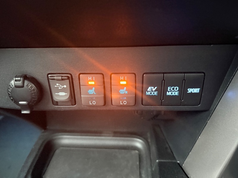 Used Toyota RAV4 2017 for sale - 76884569: Photo 24