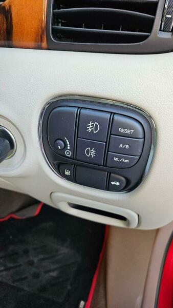 Used Jaguar XJ 2005 for sale - 76346132: Photo 8