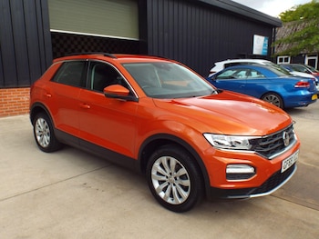 Used Volkswagen T-Roc 2019 for sale - 75351683: Photo