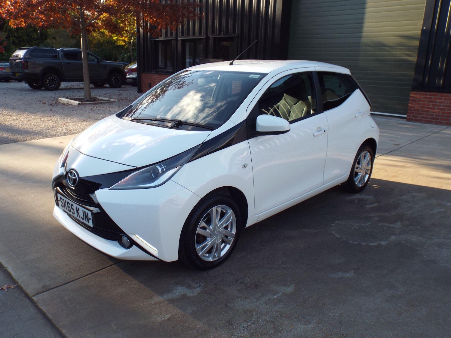 Used Toyota AYGO 2015 for sale - 76326084: Photo 2