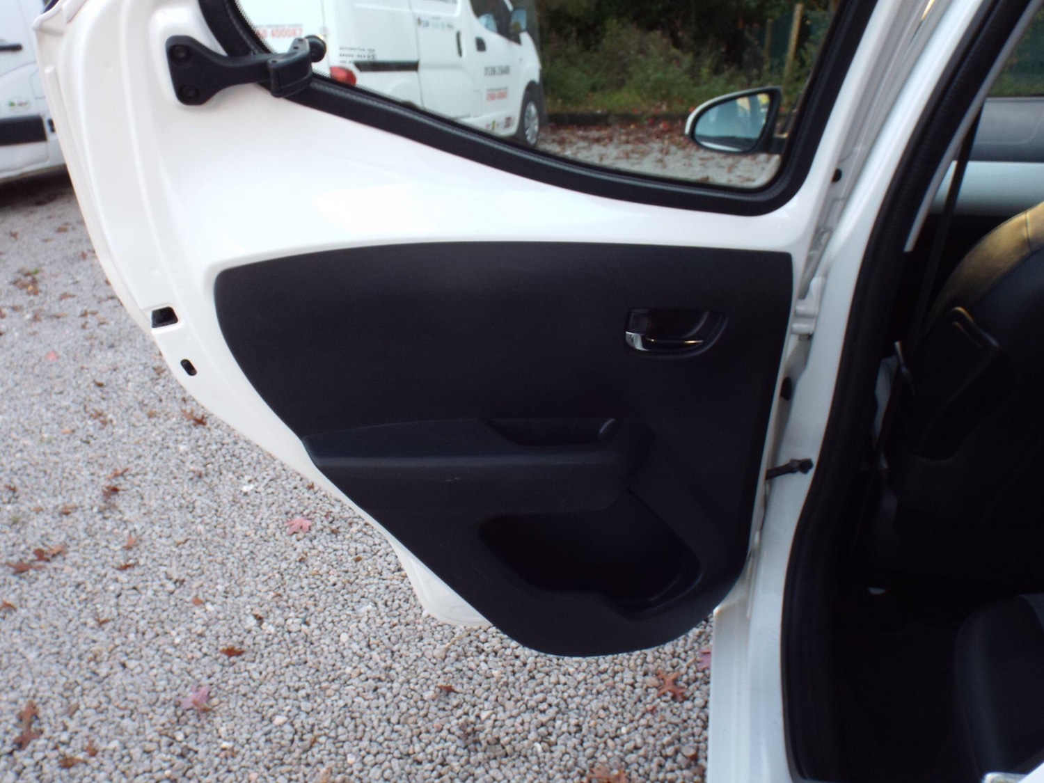 Used Toyota AYGO 2015 for sale - 76326084: Photo 28