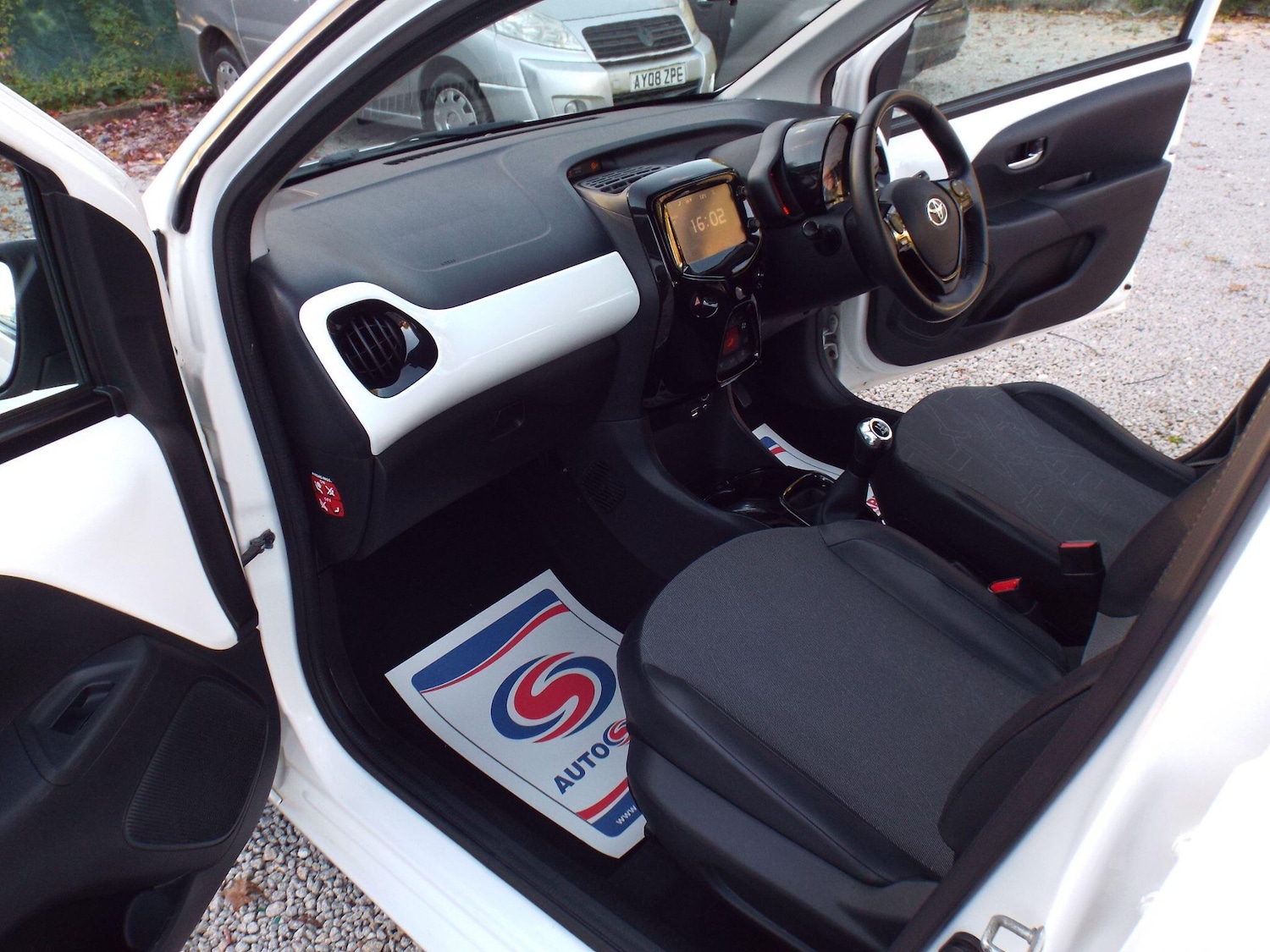 Used Toyota AYGO 2015 for sale - 76326084: Photo 29