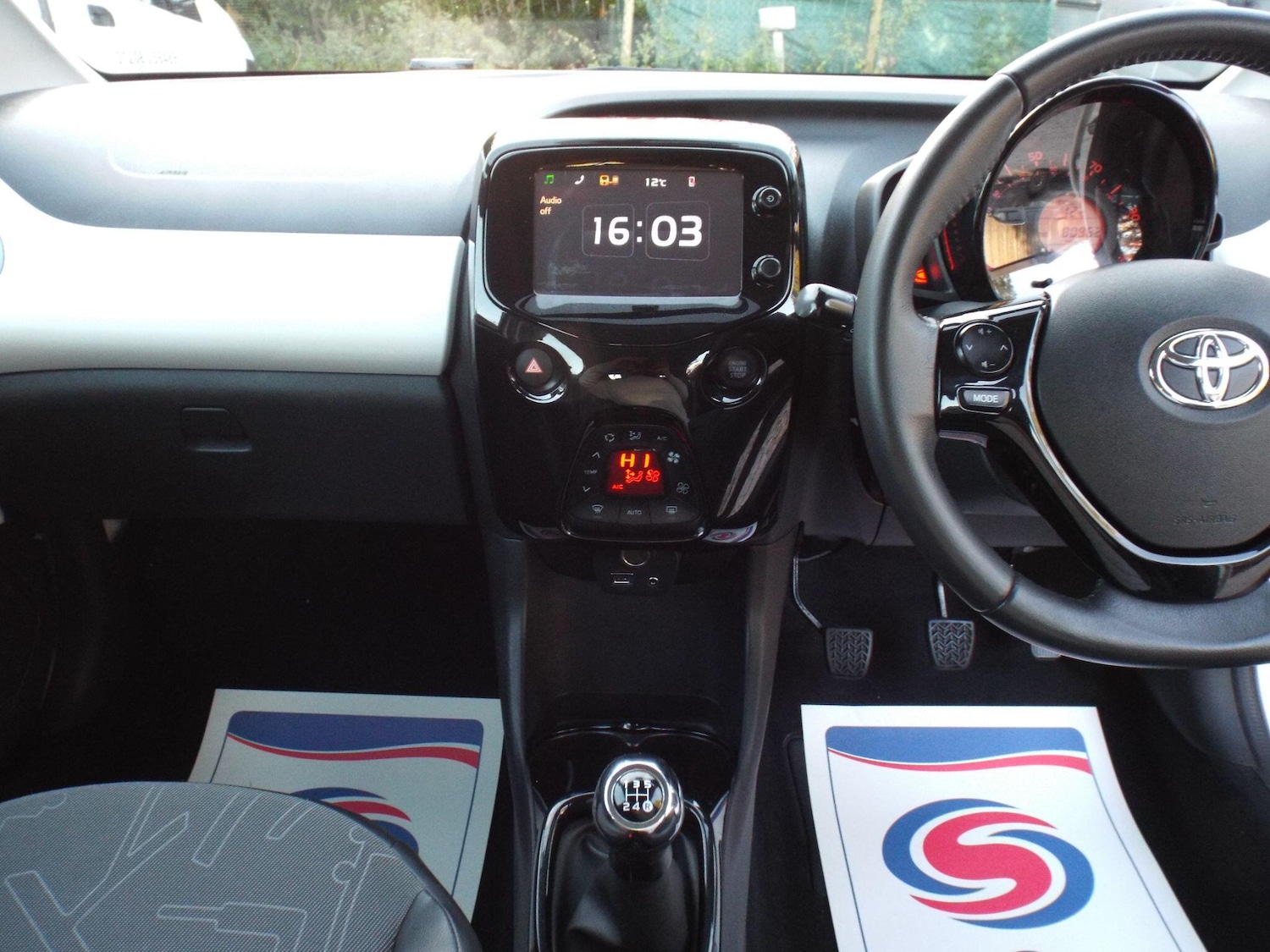 Used Toyota AYGO 2015 for sale - 76326084: Photo 32