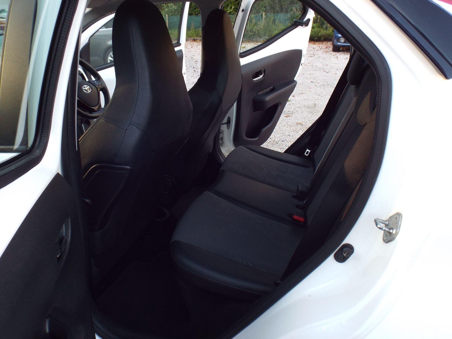 Used Toyota AYGO 2015 for sale - 76326084: Photo 9