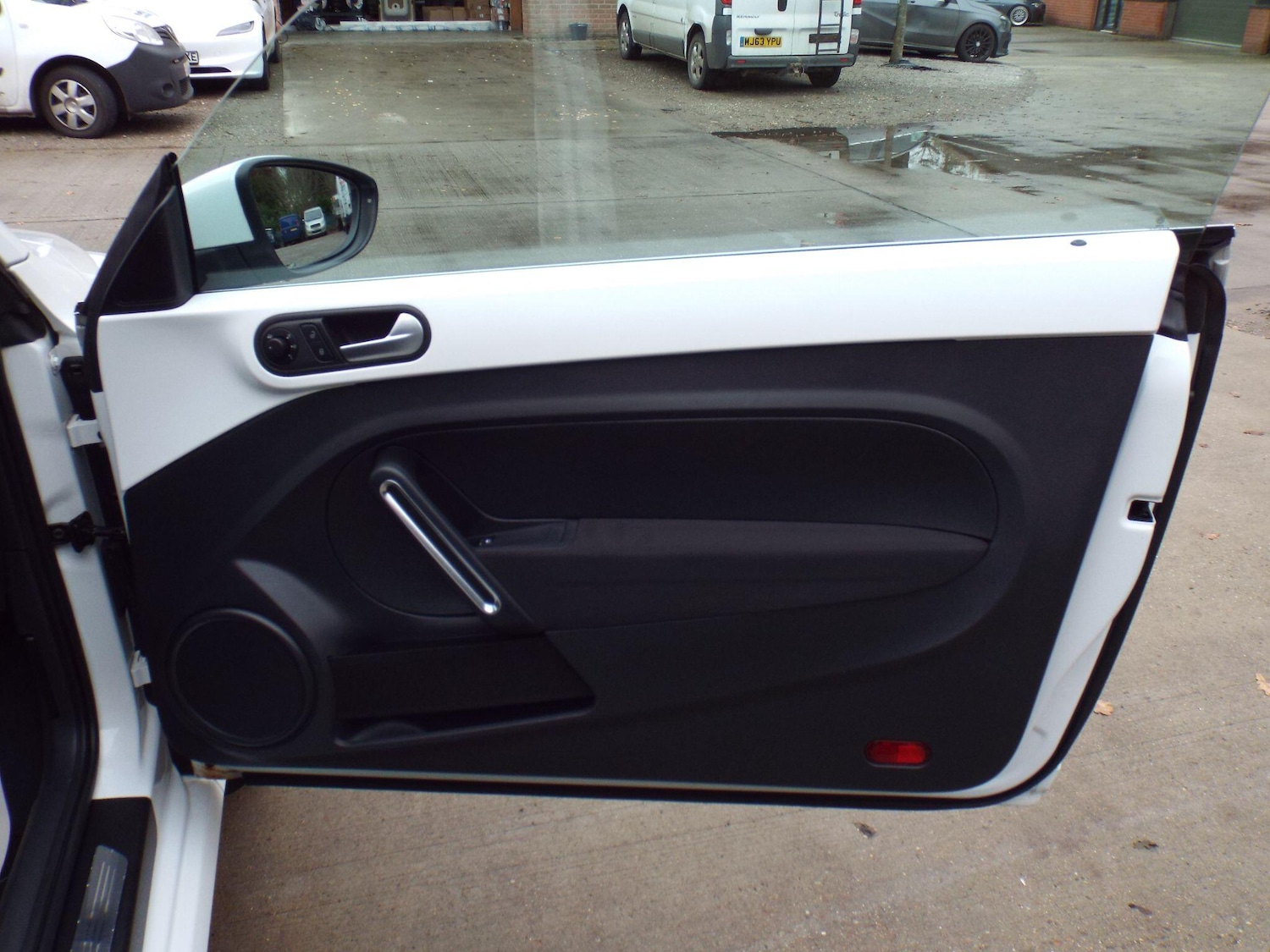 Used Volkswagen Beetle 2014 for sale - 76886247: Photo 21