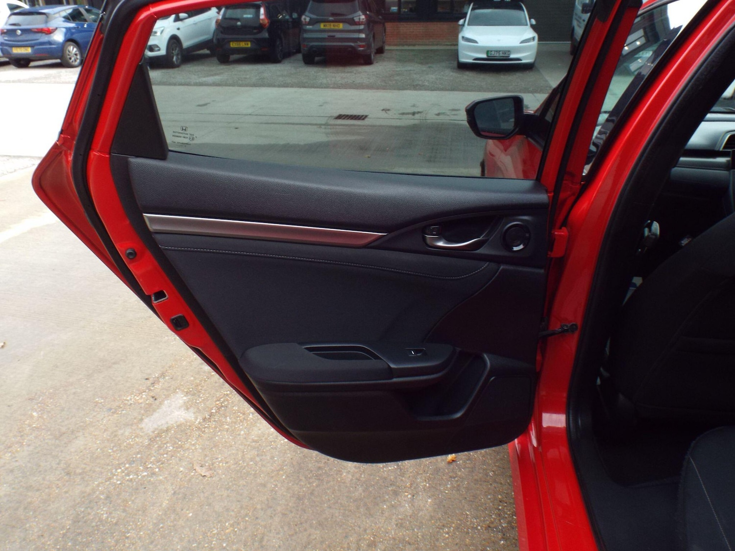 Used Honda Civic 2017 for sale - 76993392: Photo 27