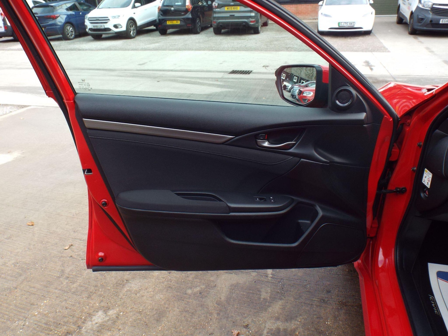 Used Honda Civic 2017 for sale - 76993392: Photo 30