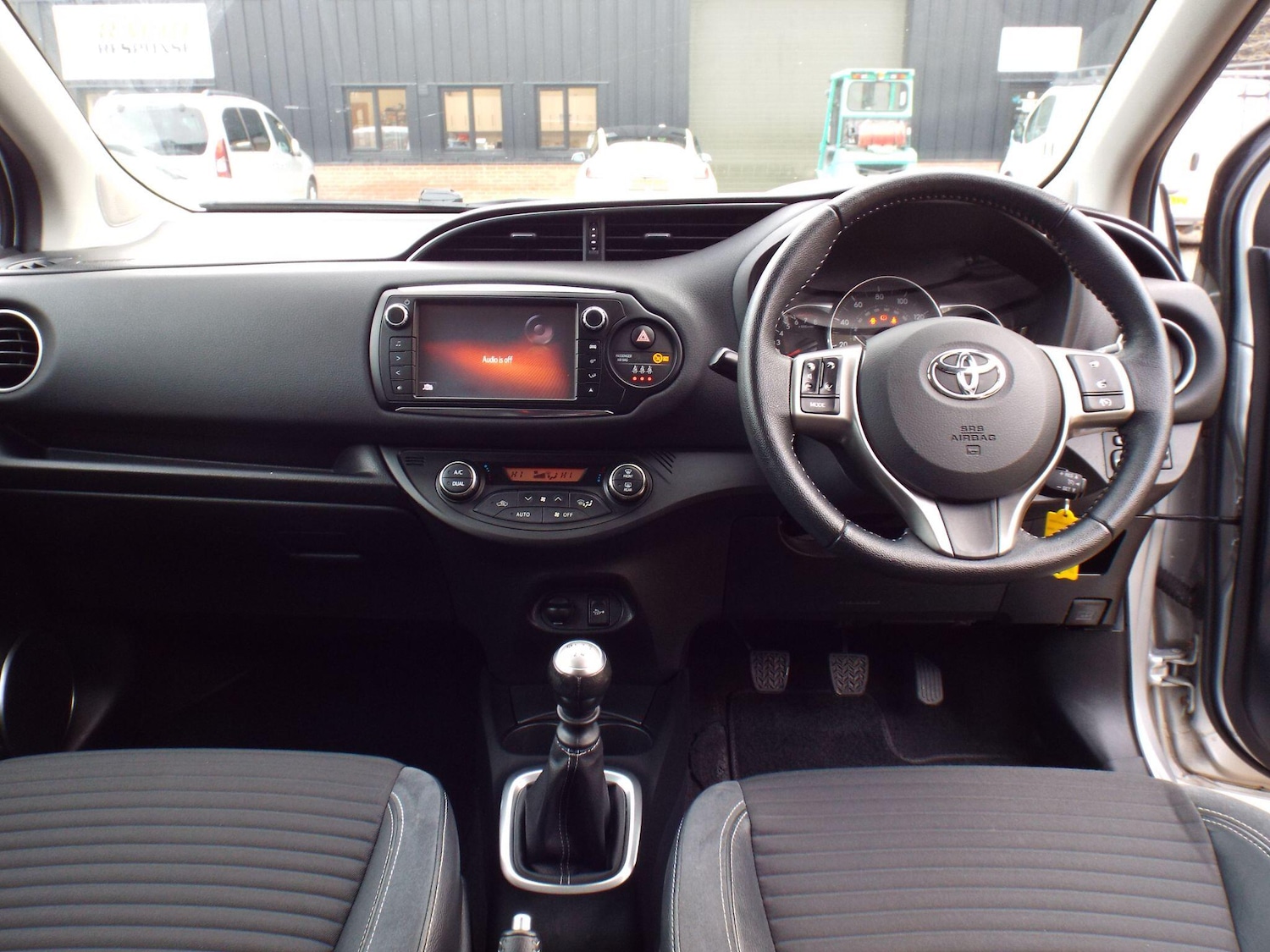 Used Toyota Yaris 2015 for sale - 76926149: Photo 10