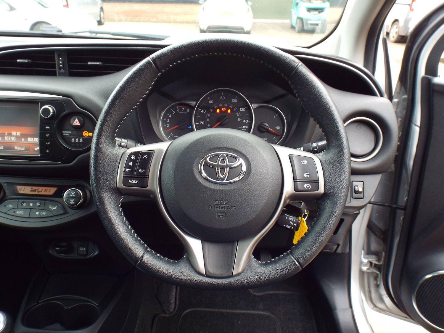 Used Toyota Yaris 2015 for sale - 76926149: Photo 12