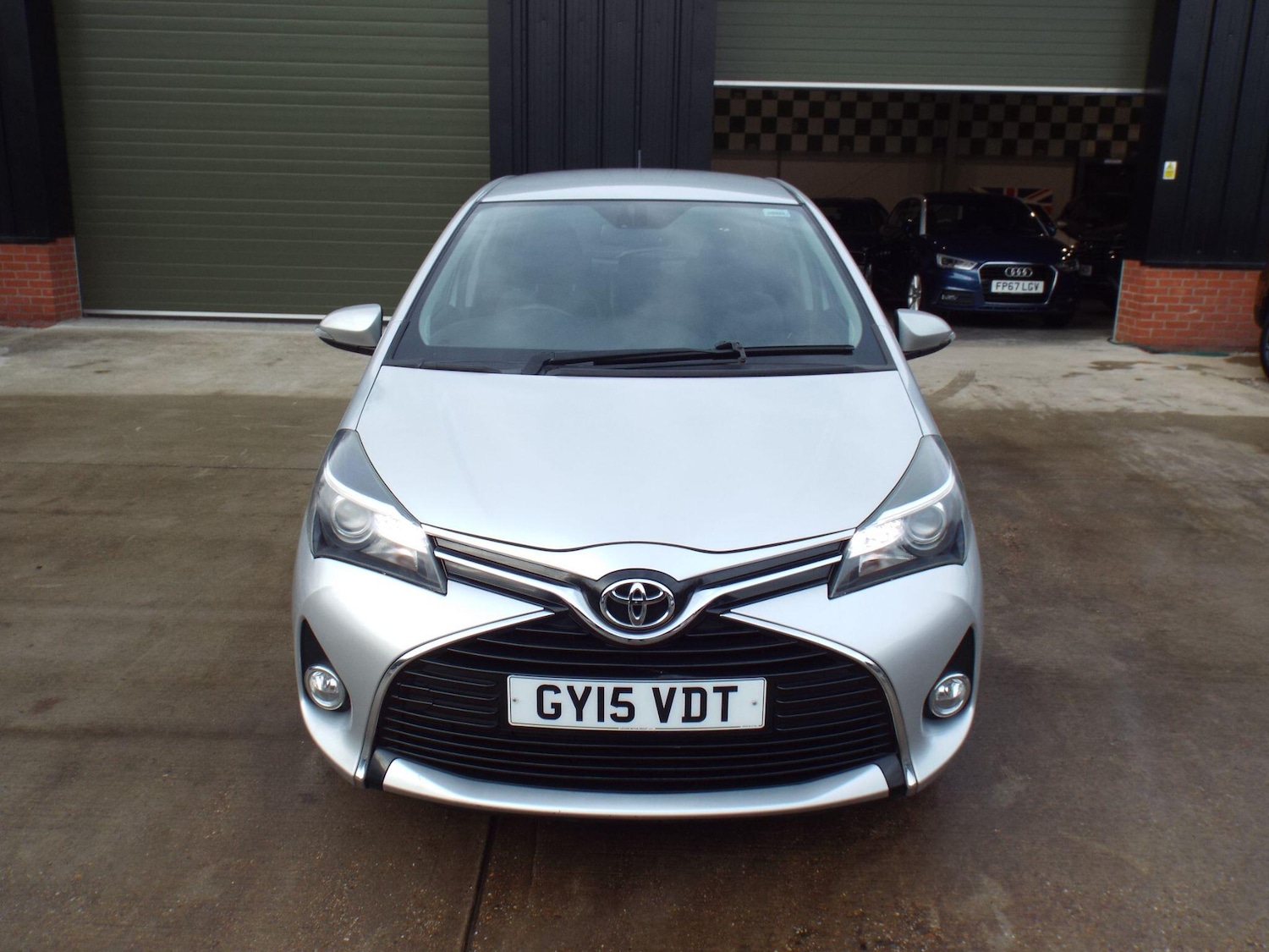 Used Toyota Yaris 2015 for sale - 76926149: Photo 14