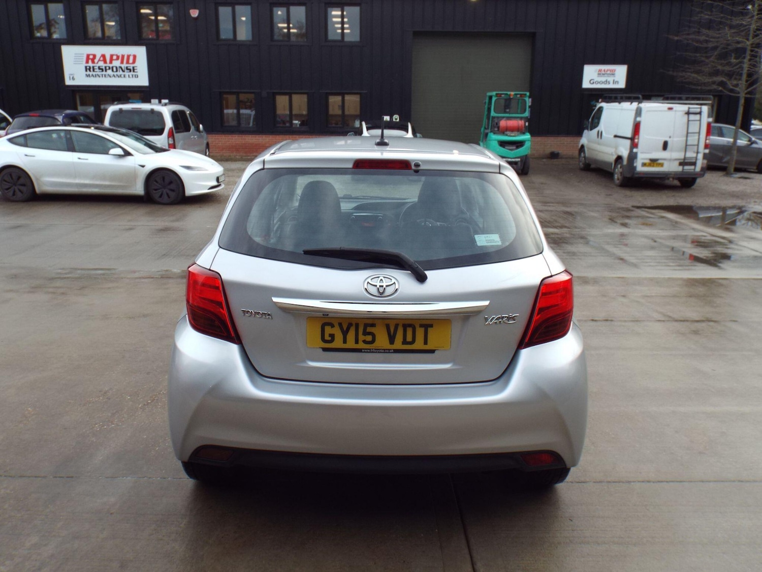 Used Toyota Yaris 2015 for sale - 76926149: Photo 17