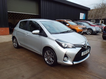 Used Toyota Yaris 2015 for sale - 76926149: Photo