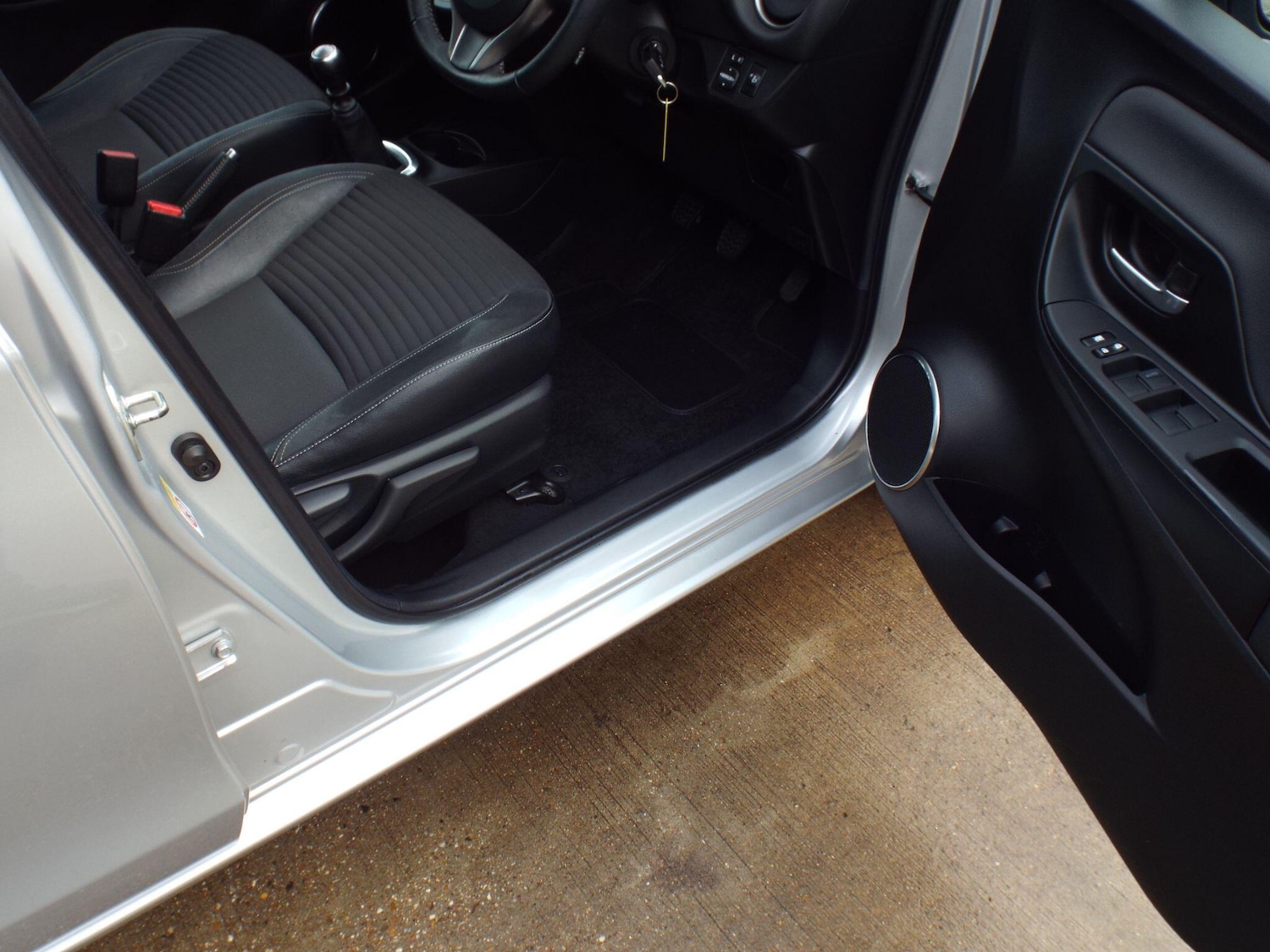 Used Toyota Yaris 2015 for sale - 76926149: Photo 20